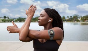 Twelve South ActionSleeve for Apple Watch 41 Gen 7 Grey 2