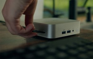 Komputer GEEKOM Mini PC A8 Ryzen 7 8745HS 32GB RAM 1TB + Win11 Pro 12