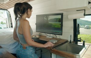 Komputer GEEKOM Mini PC A8 Ryzen 7 8745HS 32GB RAM 1TB + Win11 Pro 8