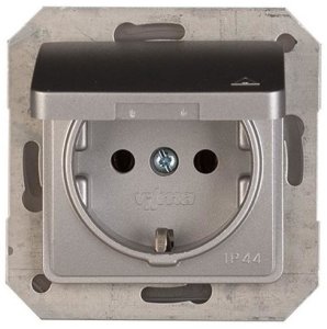 EARTHED SOCKET OUTLET IP44 MET.RP16-0 1