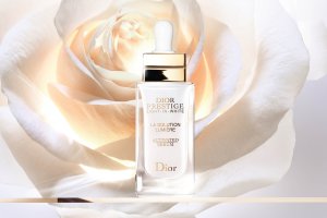 Dior Prestige Light-In-White Rozwiązanie Świetlne Rozświetlające serum do twarzy 30ml 2