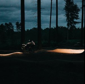 Lampka przednia mtb MAGICSHINE MONTEER 8000S V2.0, 8000 lumenów (NEW) 8