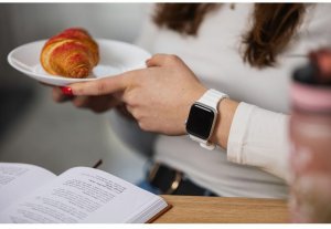 Pasek do Apple Watch Forcell F-Design FA12 dziurki silikon 42 / 44 / 45 / 49 mm zólty 6