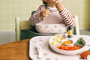 ŚLINIAK SILIKONOWY Z KIESZONKĄ MIO FOREST FRIENDS 108034565408 4