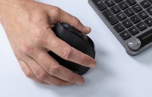 Mysz JLab Audio JBUDS ERGONOMIC Pionowa Czarny (IEUMJBERGORBLK82) 5