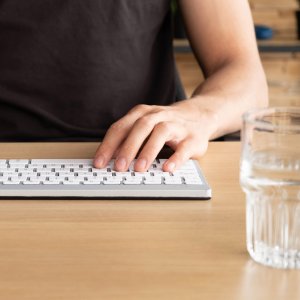 R-Go Tools Ergonomic keyboard R-Go Compact Break, compact keyboard with break software, QWERTY (IT), Bluetooth, white, Mini, Wireless, Bluetooth, Scissor key switch, QWERTY 3