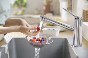 Bateria kuchenna Hansgrohe Zesis M33 baterie z mieszaczem 220 mm wylewka t/kv, uchwyt 5