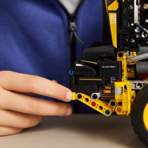 Technic Ładowarka kołowa Volvo L120 Electric (42209) 4