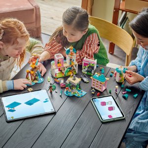 LEGO Disney Zamek księżniczek i królewskie zwierzaki (43267) 3