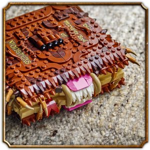 LEGO Harry Potter Potworna księga potworów z zębami (76449) 6