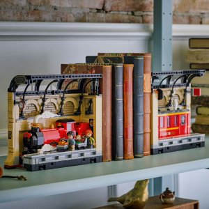 LEGO Harry Potter Book nook: Ekspres do Hogwartu™ (76450) 2