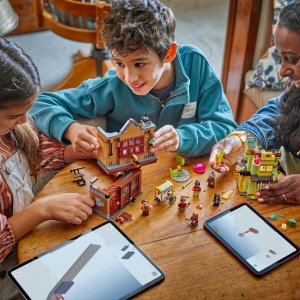 LEGO Harry Potter Markowy sprzęt do quidditcha™ i lodziarnia (76452) 4