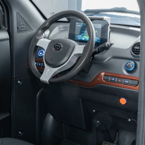 Czterokołowiec lekki, skuter elektryczny zabudowany z dachem MICRO CAR BILI BIKE SIGMA 4 LIT LiFePO4 brązowy jasne wnętrze 11