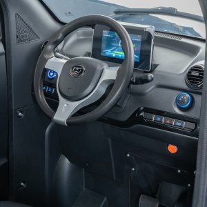 Czterokołowiec lekki, skuter elektryczny zabudowany z dachem MICRO CAR BILI BIKE SIGMA 4 LIT LiFePO4 czarny ciemne wnętrze 11