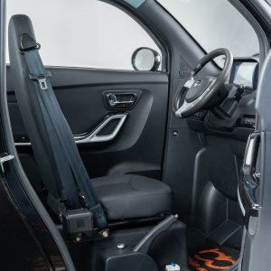 Czterokołowiec lekki, skuter elektryczny zabudowany z dachem MICRO CAR BILI BIKE SIGMA 4 LIT LiFePO4 czarny ciemne wnętrze 8