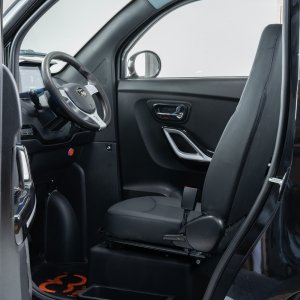 Czterokołowiec lekki, skuter elektryczny zabudowany z dachem MICRO CAR BILI BIKE SIGMA 4 LIT LiFePO4 czarny ciemne wnętrze 9