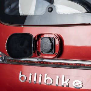 Czterokołowiec lekki, skuter elektryczny zabudowany z dachem MICRO CAR BILI BIKE SIGMA 4 LIT LiFePO4 czerwony jasne wnętrze 10