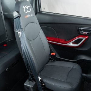 Czterokołowiec lekki, skuter elektryczny zabudowany z dachem MICRO CAR BILI BIKE SIGMA 4 LIT LiFePO4 czerwony ciemne wnętrze 8