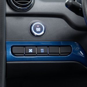 Czterokołowiec lekki, skuter elektryczny zabudowany z dachem MICRO CAR BILI BIKE SIGMA 4 LIT LiFePO4 niebieski ciemne wnętrze 13