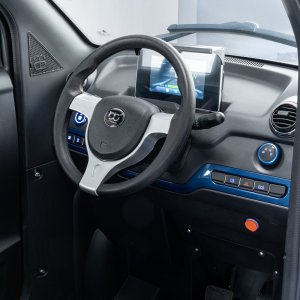 Czterokołowiec lekki, skuter elektryczny zabudowany z dachem MICRO CAR BILI BIKE SIGMA 4 LIT LiFePO4 niebieski ciemne wnętrze 10