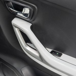 Czterokołowiec lekki, skuter elektryczny zabudowany z dachem MICRO CAR BILI BIKE SIGMA 4 LIT LiFePO4 biały ciemne wnętrze 15