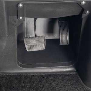 Czterokołowiec lekki, skuter elektryczny zabudowany z dachem MICRO CAR BILI BIKE SIGMA 4 LIT LiFePO4 biały ciemne wnętrze 16