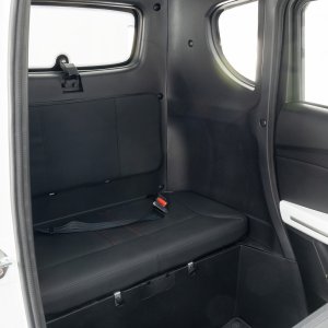 Czterokołowiec lekki, skuter elektryczny zabudowany z dachem MICRO CAR BILI BIKE SIGMA 4 LIT LiFePO4 biały ciemne wnętrze 8