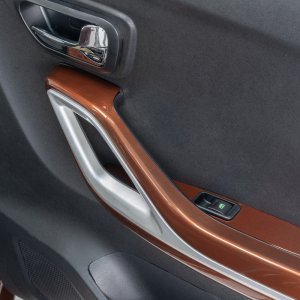 Czterokołowiec lekki, skuter elektryczny zabudowany z dachem MICRO CAR BILI BIKE SIGMA 4 LIT LiFePO4 brązowy ciemne wnętrze 15