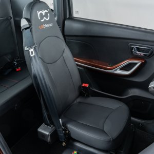 Czterokołowiec lekki, skuter elektryczny zabudowany z dachem MICRO CAR BILI BIKE SIGMA 4 LIT LiFePO4 brązowy ciemne wnętrze 9