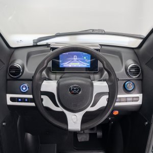 Czterokołowiec lekki, skuter elektryczny zabudowany z dachem MICRO CAR BILI BIKE SIGMA 4 LIT LiFePO4 czarny jasne wnętrze 10