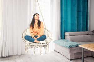 Ażurowa huśtawka ogrodowa, fotel wiszący z poduszką, bocianie gniazdo 150kg beżowy 11