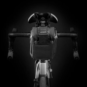 Torba rowerowa mocowana pod siodełko na zaczep szybkozłączke 1.8l - czarna Torba rowerowa mocowana pod siodełko na zaczep szybkozłączke 1.8l - czarna 11