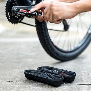 Torba rowerowa na narzędzia mocowana w uchwycie na bidon 0.65l - czarna Torba rowerowa na narzędzia mocowana w uchwycie na bidon 0.65l - czarna 9