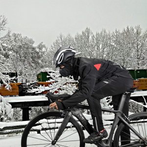 Kurtka sportowa wiatroszczelna rowerowa kolarska do -10C rozmiar L - czarna Kurtka sportowa wiatroszczelna rowerowa kolarska do -10C rozmiar L - czarna 3