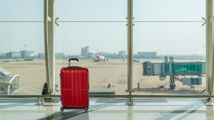 Średnia walizka podróżna bordo ABS zamek szyfrowy + waga bagażowa gratis 4