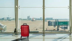 Mała walizka podróżna bordo ABS zamek szyfrowy + waga bagażowa gratis 4