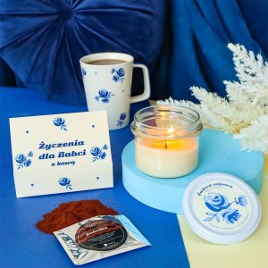 Gotowy zestaw prezentowy Życzenia dla Babci kawa aromatyzowana mielona PREMIUM 5 saszetek MIX różne smaki prezent upominek na Dzień Babci 2