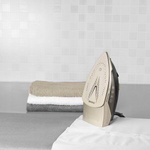 Żelazko parowe 2000 W Beldray, 100 g/min, 230 ml 2