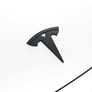 Dekielek Spigen Spigen Tesla Front Emblem Logo Full Cover, black - Tesla Model 3 2024 3