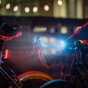 Zestaw lampki BLACKBURN DAYBLAZER przód 1500 lumenów, tył 65 lumenów (NEW 2025) 5