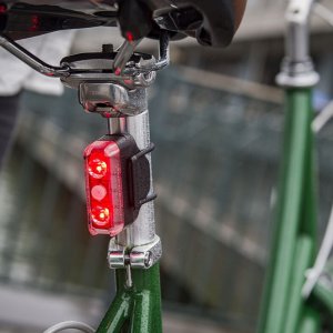 Zestaw lampki BLACKBURN DAYBLAZER przód 1500 lumenów, tył 65 lumenów (NEW 2025) 7