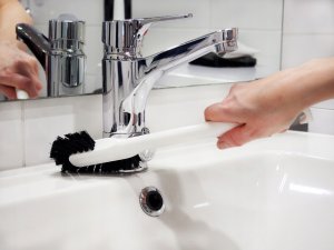 Szczotka do szorowania z długą rączką 10