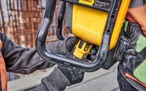 Dewalt DEWALT.POWERSHIFT BACKPACK VIBRATOR FOR CONCRETE DCPS310N 6