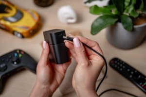 Ładowarka 4-kanałowa Newell do akumulatorów Li-ion + 4 akumulatory Li-ion AA 2200 mAh 14