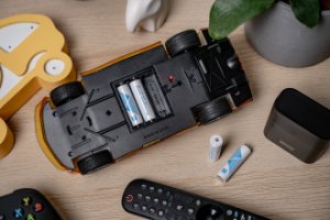 Ładowarka 4-kanałowa Newell do akumulatorów Li-ion + 4 akumulatory Li-ion AA 2200 mAh 18