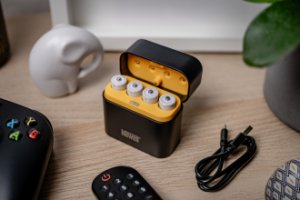 Ładowarka 4-kanałowa Newell do akumulatorów Li-ion + 4 akumulatory Li-ion AA 2200 mAh 10