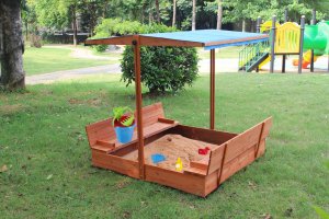 Bauerkraft Drewniana piaskownica ogrodowa z daszkiem zamykana z ławkami 120x120 niebieska 4