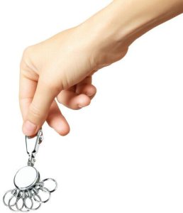 TROIKA Schlüsselanhänger PATENT glänzend 4