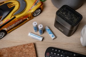 Ładowarka 8-kanałowa Newell do akumulatorów Li-ion/Ni-MH 9