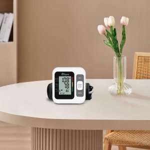 Ciśnieniomierz elektroniczny B26 z funkcją mowy, z zasilaczem 8